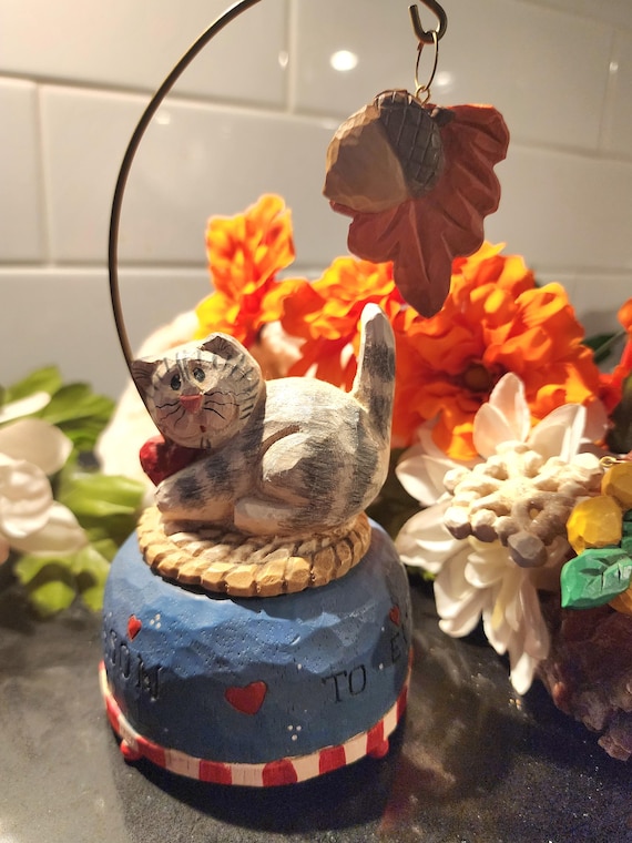 Eddie Walker Musical Cat Figurine – Hand-Painted Wood with Seasonal Ornaments