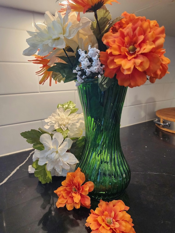 Pristine Vintage Hoosier Glass 4091 Emerald Green Ribbed Vase – Mid-Century 8” Flower Vase