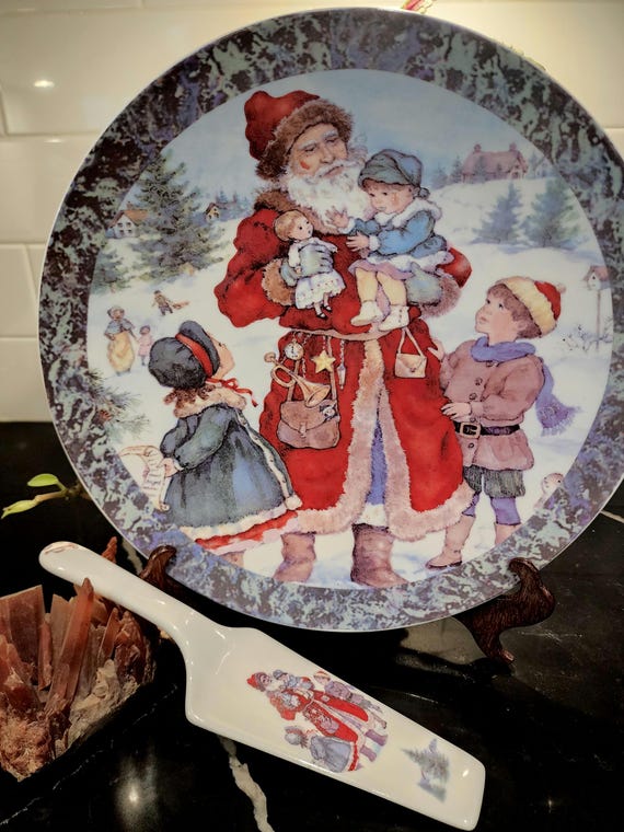 St. Nicholas Christmas Cake Plate Set: Maxwell & Williams Porcelain Serveware