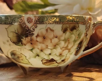 アンティーク ニッポン製 脚付きティーカップ 手描き花柄磁器 金彩盛上カップ