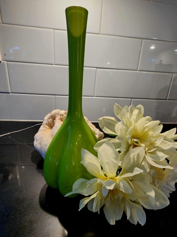 Vintage Lime Green Hand-Blown Glass Vase: Mid-Century Modern Decor