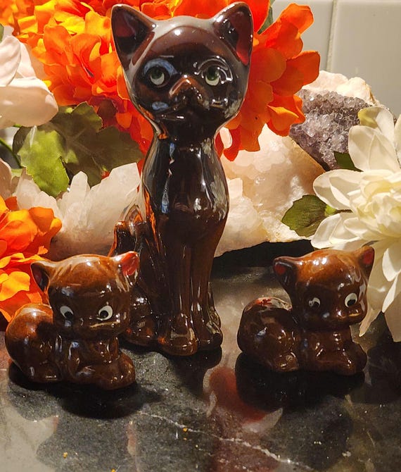 Vintage Ceramic Cat Figurine Trio – 1950s Japan Enterprise Exclusive