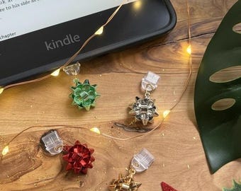Christmas Holiday Bow Kindle Dust Plug: Bookish USB-C Charm