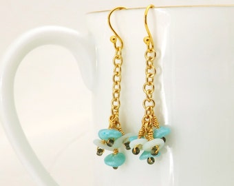 Orecchini a goccia d'oro in polimero micro shell blu