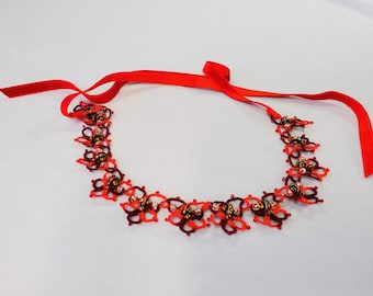 Collana con trifoglio in pizzo fatto a mano, rosso bordeaux, perline di cristallo e bronzo, nastro di velluto