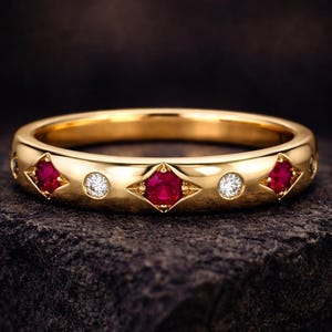 Anillo de oro de 14k con rubí pavé, delicada alianza de boda minimalista
