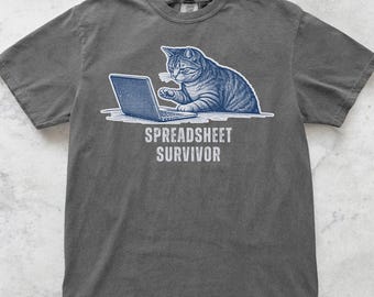 Tabelle Survivor Katze T-Shirt Lustiges sarkastisches T-Shirt Schwarzer Humor T-Shirt Introvertiertes Grafik-Shirt Anti-soziales Zitat-Shirt Süß aber verdreht