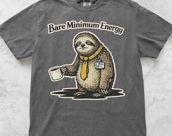 Bare Minimum Faultier T-Shirt Lustiges sarkastisches T-Shirt Schwarzer Humor T-Shirt Introvertiertes Grafik-Shirt Anti soziales Zitat Shirt Süß aber verdrehtes Goth Geschenk