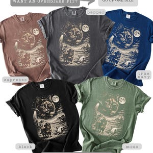 Pu&ograve; includere: Una collezione di t-shirt morbide e comode in vari colori, tra cui espresso, pepe, blu navy, nero e muschio. Ogni maglietta presenta una grafica di un gatto in un paesaggio desertico con la luna piena.