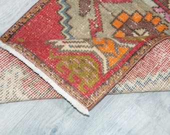 112x233 cm, vintage turkisk ullmatta, modern autentisk badrumsmatta, röd tribal badrumsdekor