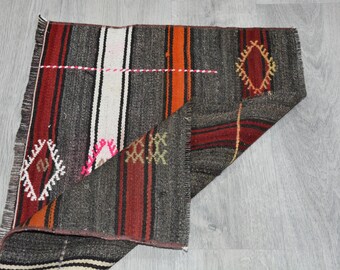63x86 cm, Vintage Oushak-matta, handknuten ullmatta, randig färgglad kelimmatta, sliten matta, shabby chic-inredning, gethår i ull