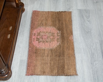 Liten vintage turkisk matta, brunrosa minimatta, modern färgglad ullmatta (45x76 cm)