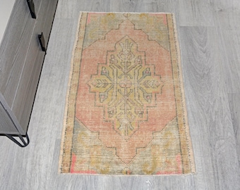 Liten turkisk matta 2x3, vintage handknuten ullmatta, 1,9x3,2 fot röd geometrisk dekor, dämpad pastellfärgad Oushak-matta, antik entrématta