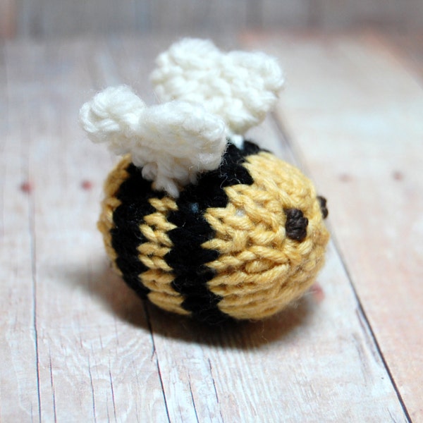 Bee Knitting Pattern and Picture Tutorial, Instant Download, Knit Bee Pattern DIY