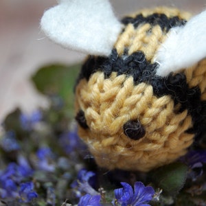 Bee Knitting Pattern and Picture Tutorial Instant Download image 3