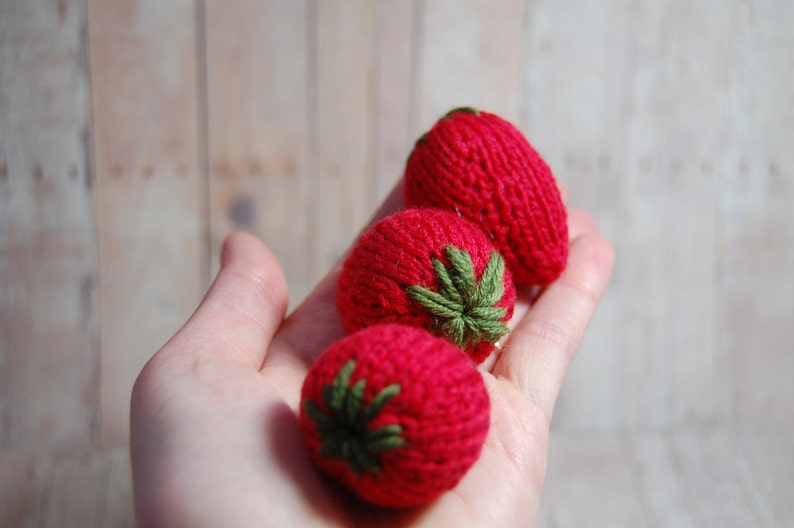 Knitting Pattern Strawberries, PDF Strawberry Craft Pattern, Fiber Art DIY image 4