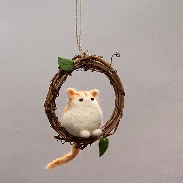 オレンジのトラ猫のクリスマスオーナメント、ニードルフェルトの猫のオーナメント、トラ猫のクリスマスオーナメント、ニードルフェルトの動物、動物愛好家へのギフト