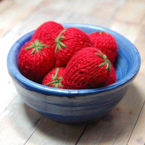 Knitting Pattern Strawberries, PDF Strawberry Craft Pattern, Fiber Art DIY image 1