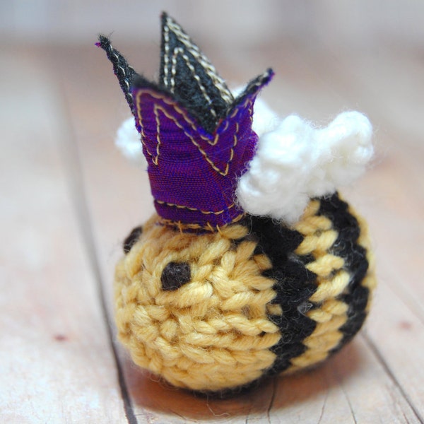Bee Brooch, Bee Ornament, Queen Bee, Knit Bee