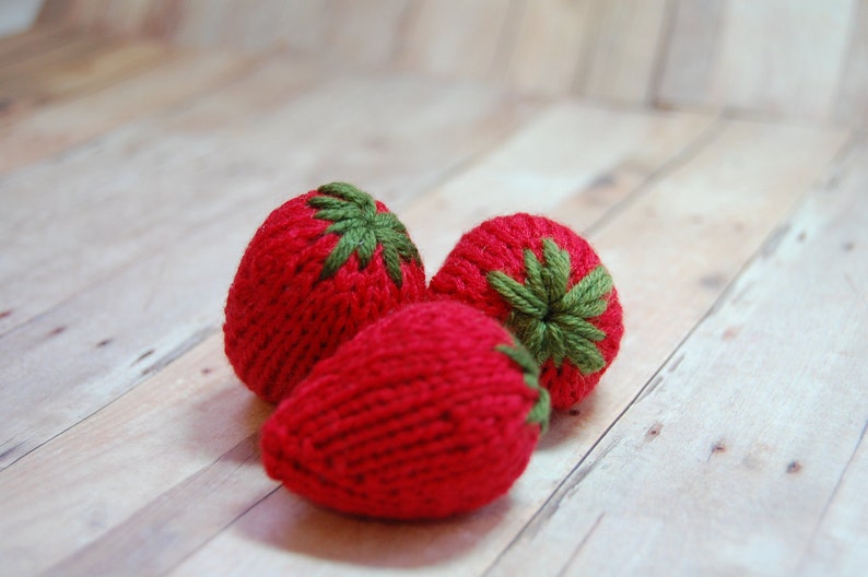 Knitting Pattern Strawberries, PDF Strawberry Craft Pattern, Fiber Art DIY image 3