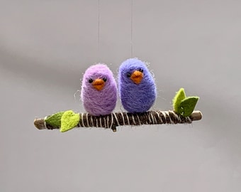 Décoration feutrée à l'aiguille, Ornement oiseaux sur une branche, Ornement oiseau, Mini oiseaux, Animaux feutrés à l'aiguille, Oiseau feutré à l'aiguille, Décoration de Noël