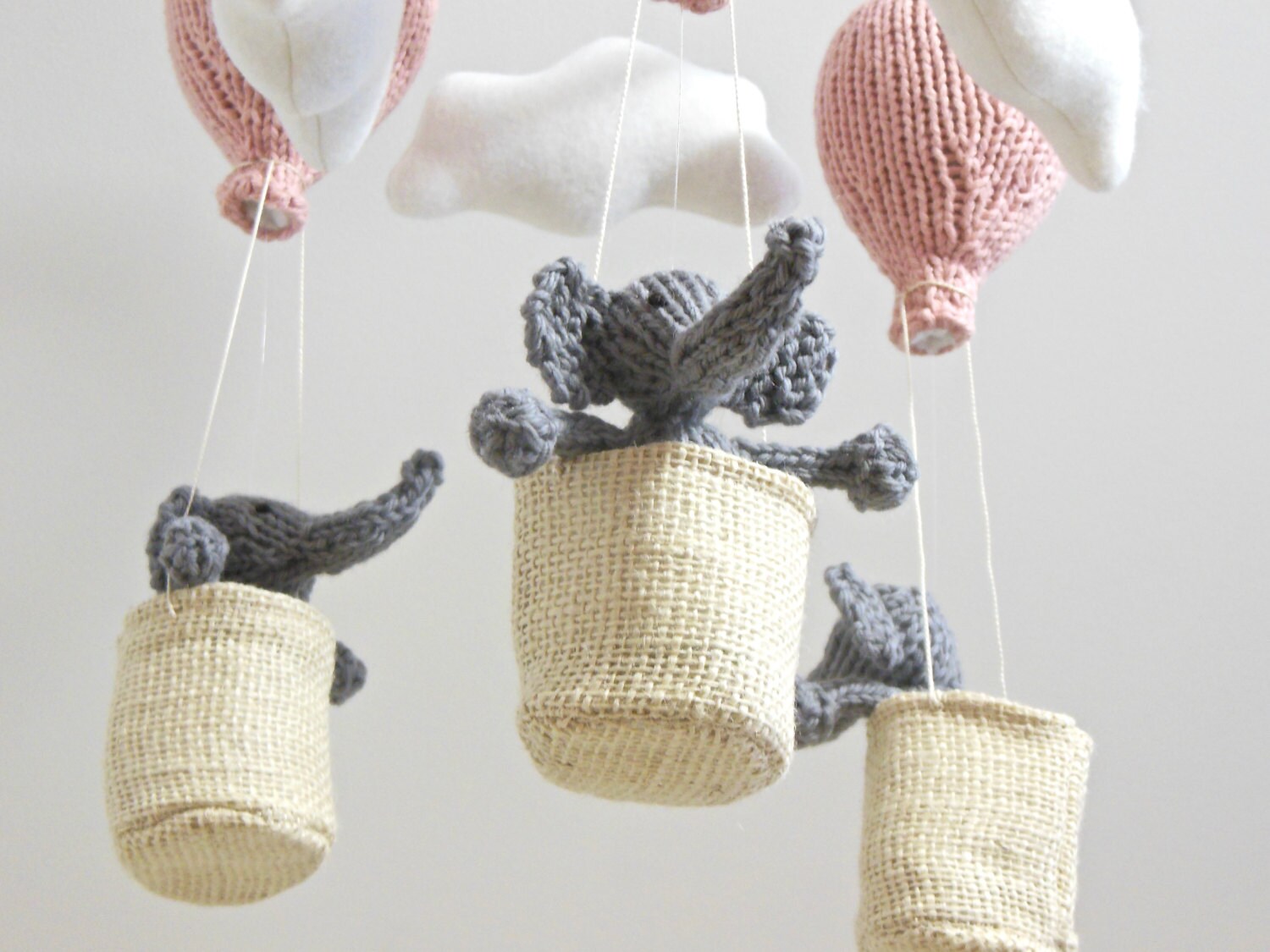 Eléphants Gris en Montgolfières Baby Mobile, Knit Safari Animal Gender Neutral Nursery Decor, Jungle