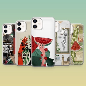 Puede incluir: Una colección de fundas para teléfonos con varios diseños. Una funda presenta el texto "TO STAND WITH PALESTINE IS TO STAND WITH HUMANITY." Otras fundas muestran imágenes de una sandía, ramas de olivo y una paloma.