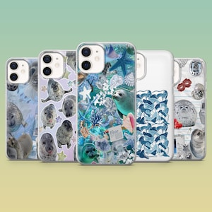 Könnte beinhalten: Fünf Handyhüllen mit unterschiedlichen Designs. Die Hüllen zeigen Robben, Muscheln und Seesterne in Blau-, Weiß- und Grautönen. Auf einer Hülle steht das Wort "Blue".