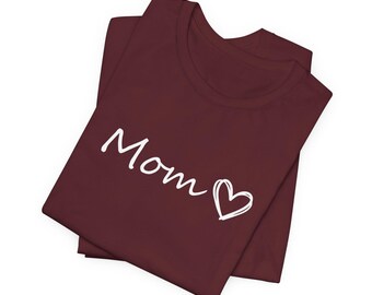 Maglietta con scritta Mom Heart / Mom Script, maglietta per la festa della mamma, regalo per le mamme, maglietta per la mamma, maglietta che dice "Ti amo" alle mamme, maglietta regalo,