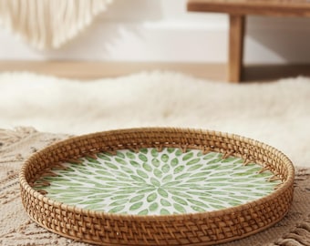 Handgefertigtes Rattan Tablett mit Perlmutt Inlay | Luxus Runde Servierplatte | 31cm | Boho Chic Kitchen & Home Decor, Valentinstag