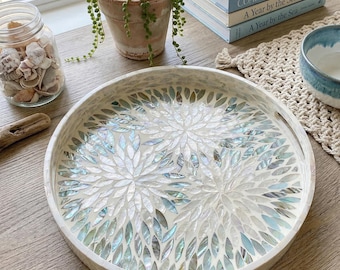 Handgemaakt dienblad van parelmoer | Decoratief dienblad | Woondecoratie kust | Uniek housewarmingcadeau, boho-serveerschaal met schelpinleg