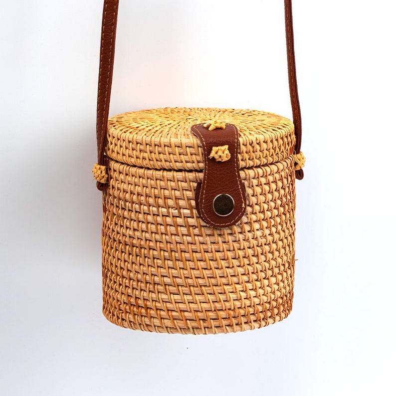 Runde Rattantasche | Bali Stroh Tasche - Handgewebte Umhängetasche, Boho Sommer Crossbody Geldbörse, Boho Strandtasche, Weihnachtsgeschenk für Sie Bild 16