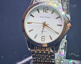 Waltham Silver White Dial Watch  Delicate Ladies Timepiece  Classic Style