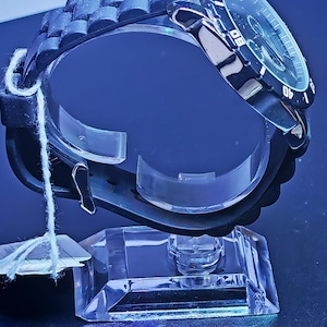 Reloj cronógrafo de buceo, elegante reloj de lujo en negro y dorado para hombre. imagen 2