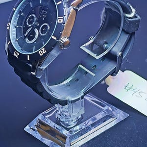 Reloj cronógrafo de buceo, elegante reloj de lujo en negro y dorado para hombre. imagen 10
