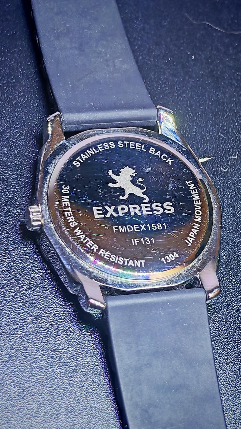 Reloj cronógrafo de buceo, elegante reloj de lujo en negro y dorado para hombre. imagen 8
