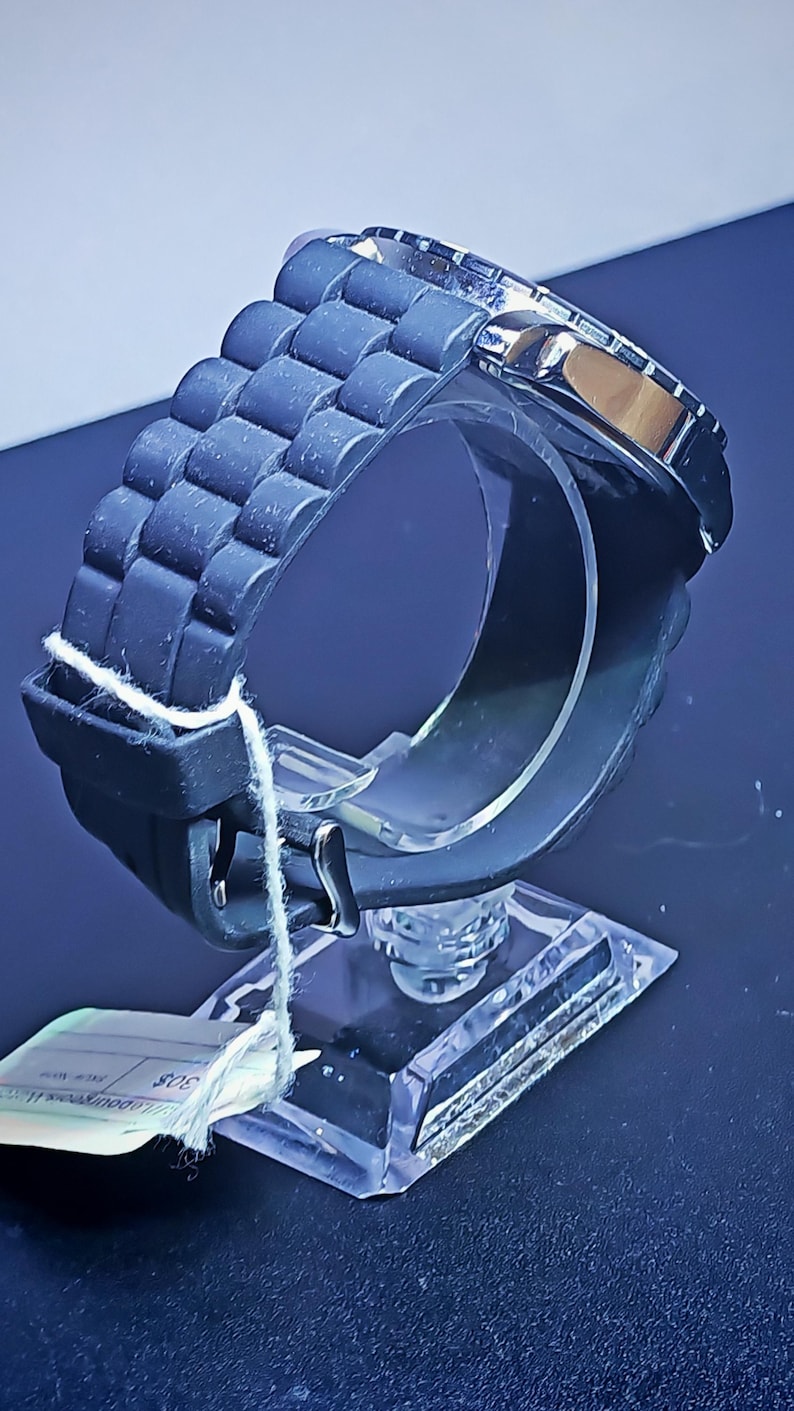 Reloj cronógrafo de buceo, elegante reloj de lujo en negro y dorado para hombre. imagen 3