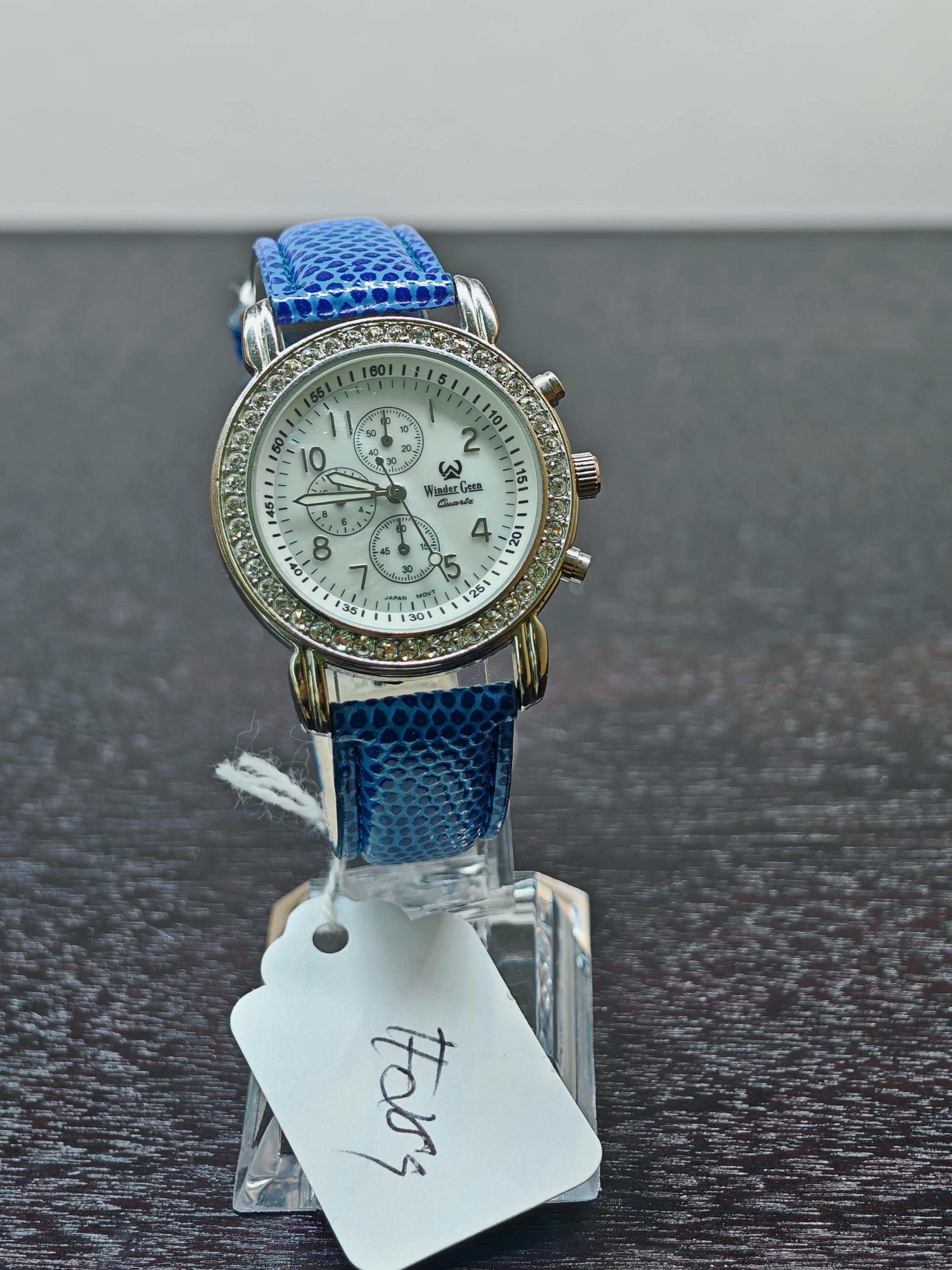 Winder Geen Quartz Watch: Rhinestone Bezel, Blue Leather 