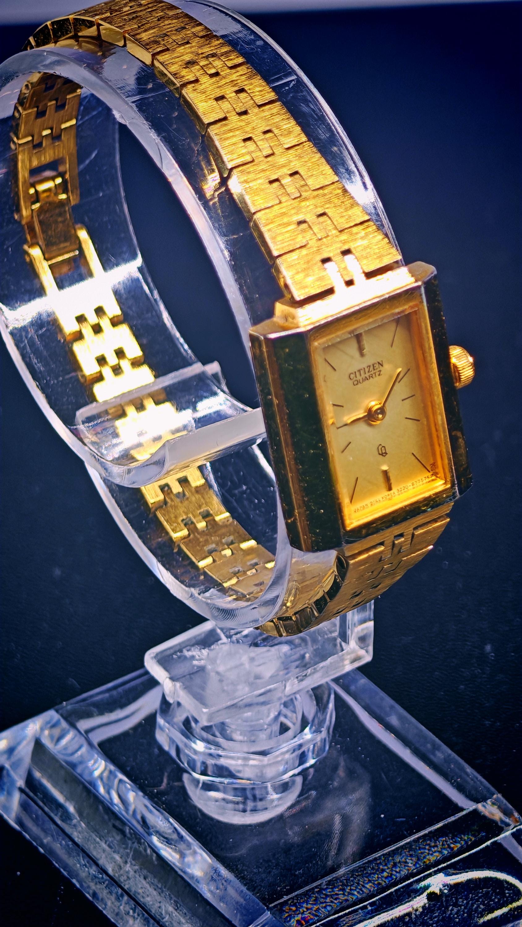 Vintage Citizen Gold Tone Quartz Watch Day Date Stretch Band 90s Classic FOR SALE • Citizen Vintage Gold-Tone Quartz Tank-Style  main image 2