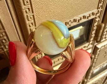 Vintage Avon Goldtone Marble Ring