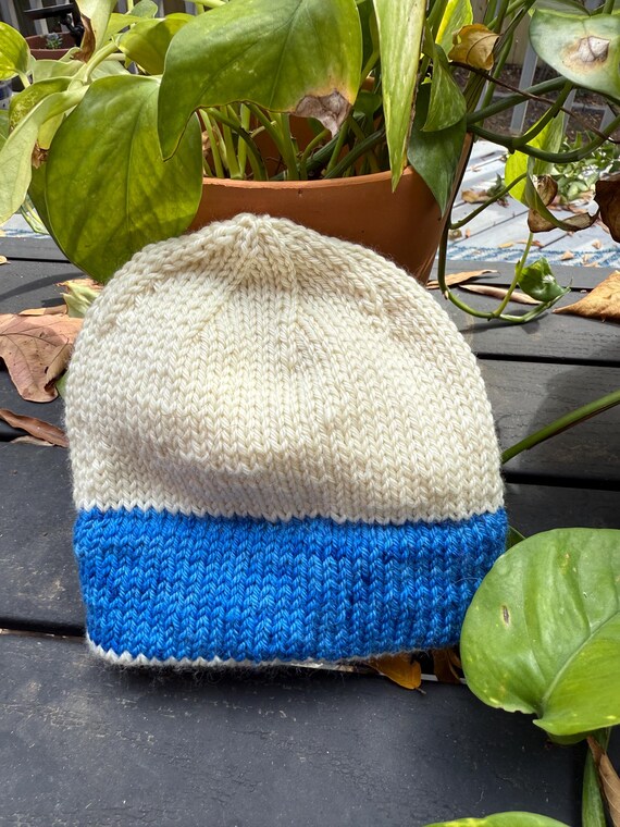 Handmade Cobalt & Cream Knit Beanie: Stretchy Star Pattern  display picture 3