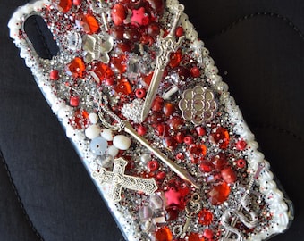 Funda para teléfono Freestyle Decoden con dijes, estilo medieval gótico cottagecore, espada, adornada con lentejuelas, maximalista, kitsch, basura, iPhone, Samsung, hecha a mano, años 2000, Y2K