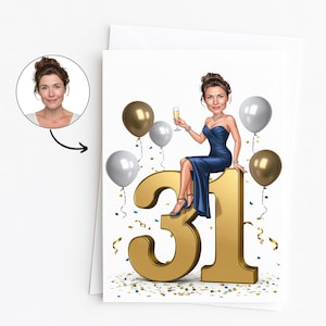 Può includere: Biglietto di compleanno con un'illustrazione a cartoni animati di una donna in abito blu seduta sul numero 31 dorato. La carta include palloncini dorati, argentati e bianchi, coriandoli e una foto della donna. La donna tiene in mano un bicchiere di champagne.