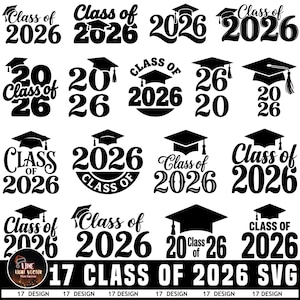 Op de afbeelding: Een verzameling van 17 zwart-witte "Class of 2026" SVG-ontwerpen. Elk ontwerp bevat de tekst "Class of 2026" met een afstudeerhoed. De ontwerpen variëren in lettertype en lay-out, geschikt voor afstudeerprojecten.