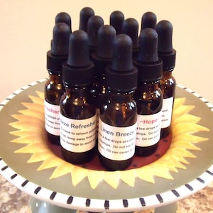 Honeysuckle in Bloom, Refresher Oils, Essential oils, Seasonal Scent, Fragrance, Potpourri Scent, RoseHip Scent, Wreath scents, Uncut oil