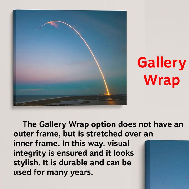 Pu&ograve; includere: Stampa su tela di un lancio di razzo con una scia arancione brillante contro un cielo blu e rosa. Il testo "Gallery Wrap" &egrave; in rosso. L'immagine &egrave; tesa su un telaio interno.