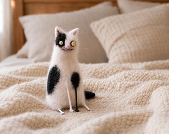 Simpatico pupazzo di animale in feltro, statuetta di gatto in feltro di lana fatta a mano, regalo originale per amanti degli animali, gatto infeltrito ad ago, decorazione stravagante per la casa