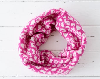 Leopard snood / cowl - bubblegum and white