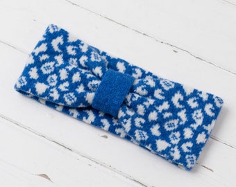 Leopard knitted headband - river blue and white