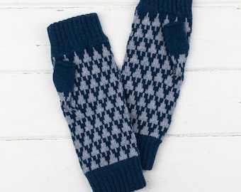 Arrow knitted fingerless mitts - diesel blue and seal grey